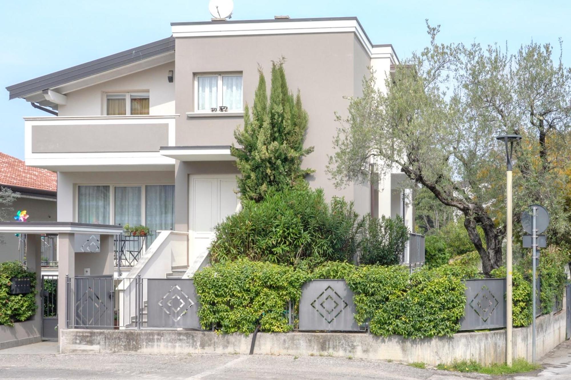 Matteotti Apartments Desenzano del Garda Buitenkant foto