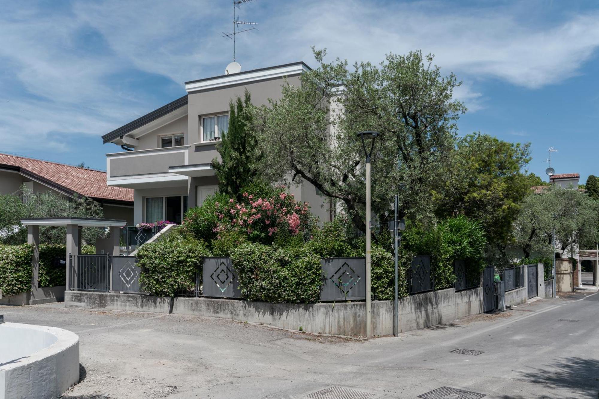 Matteotti Apartments Desenzano del Garda Buitenkant foto